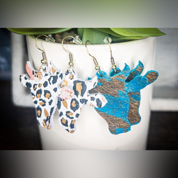 Bessie the bill cowhide earrings - Picture 1 of 4